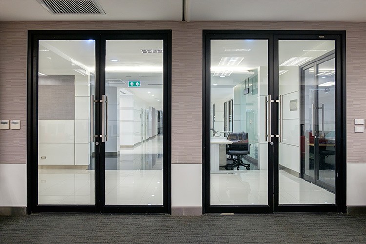 Which One Is Better – Composite or Aluminum Clad Door